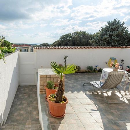 Stunning Apartment In Barbariga With Wifi 外观 照片