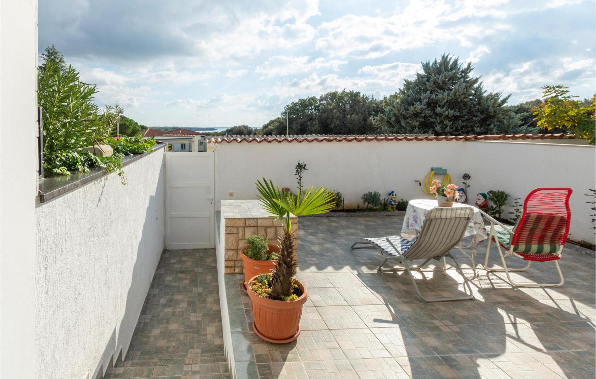 Stunning Apartment In Barbariga With Wifi 外观 照片