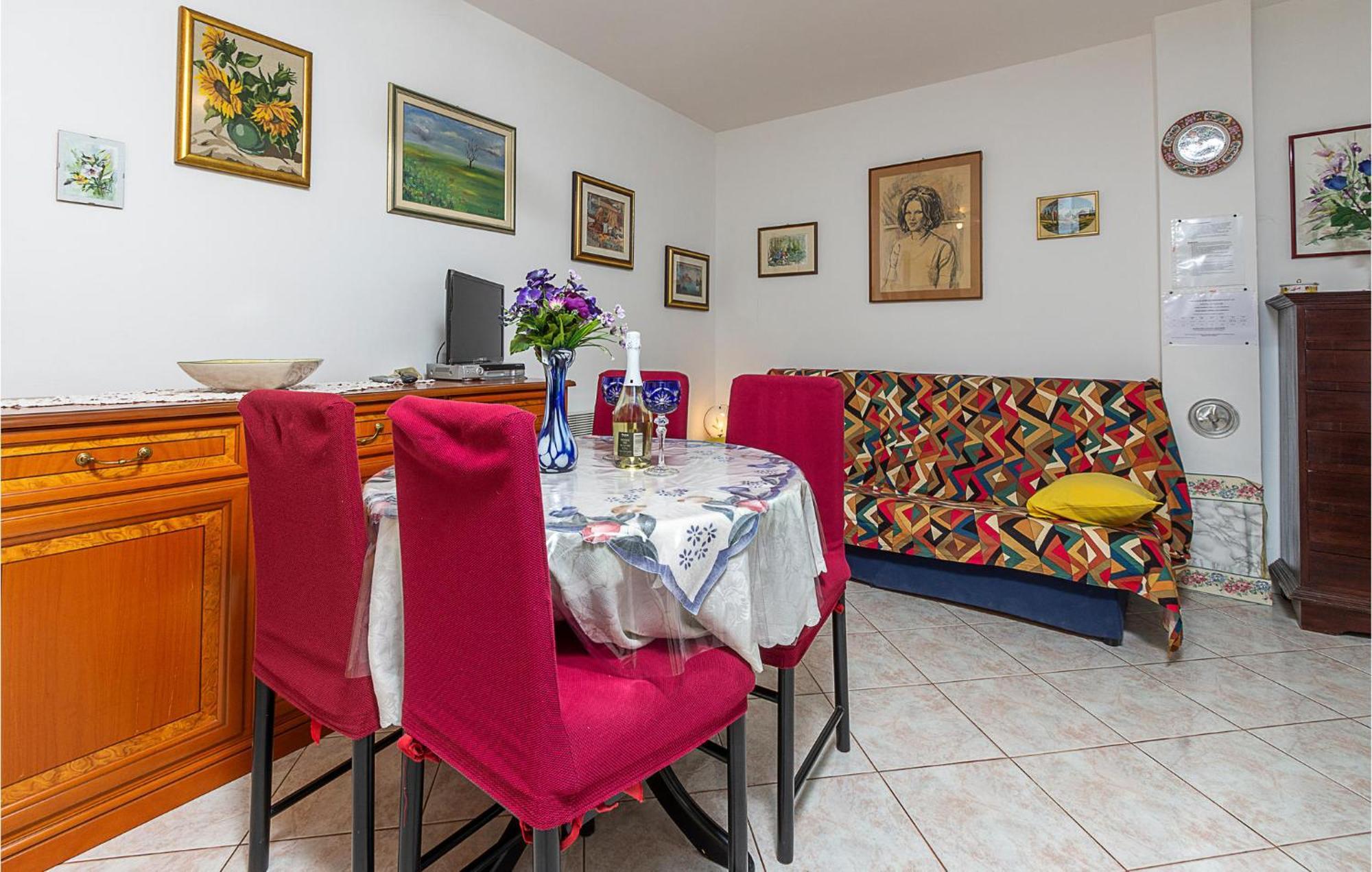Stunning Apartment In Barbariga With Wifi 外观 照片
