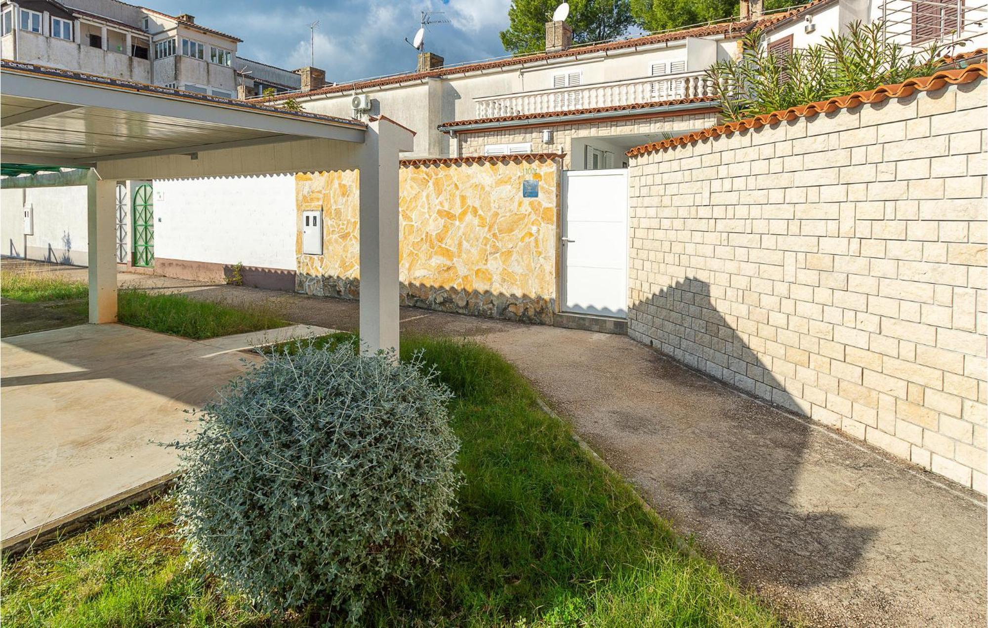 Stunning Apartment In Barbariga With Wifi 外观 照片
