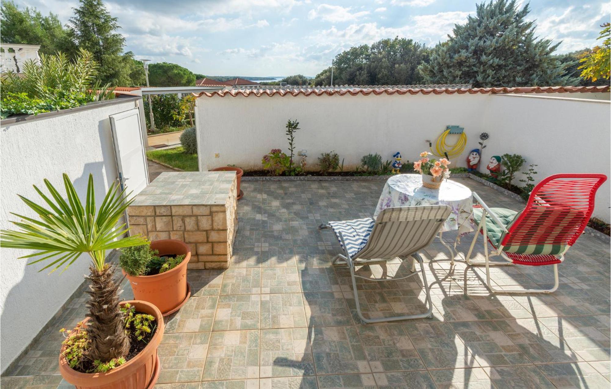Stunning Apartment In Barbariga With Wifi 外观 照片